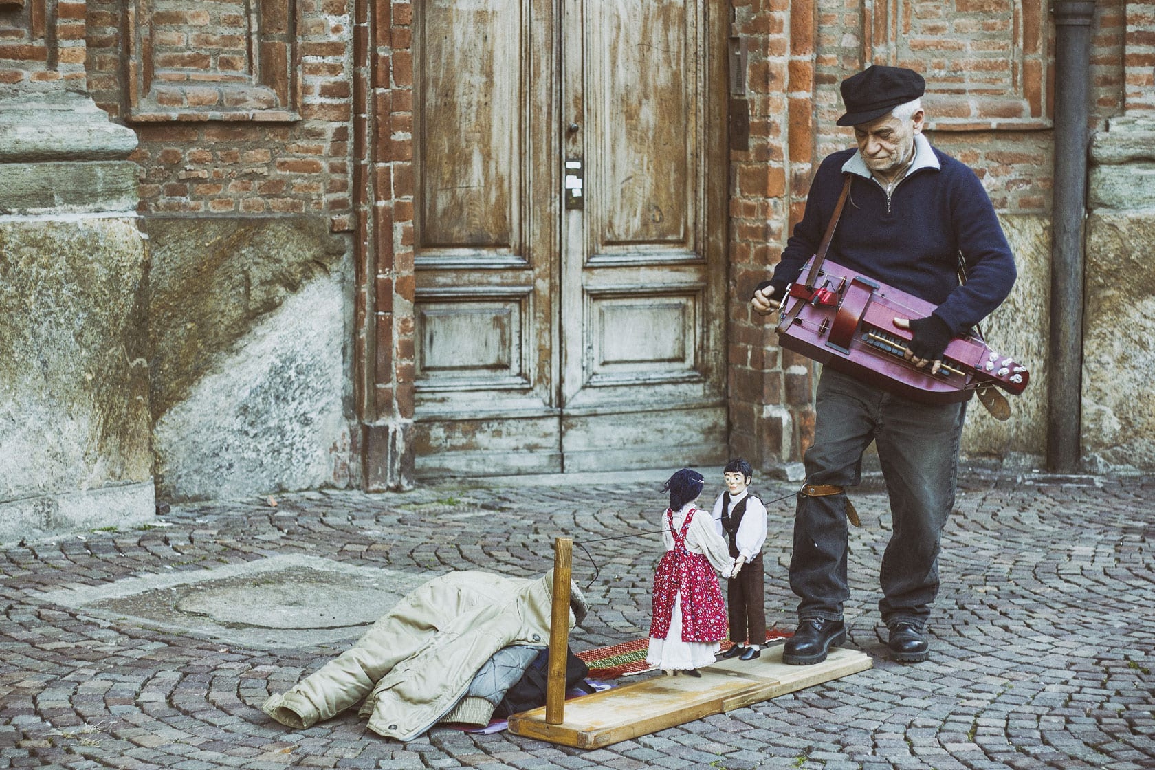 Spettacolo con ghironda e marionette